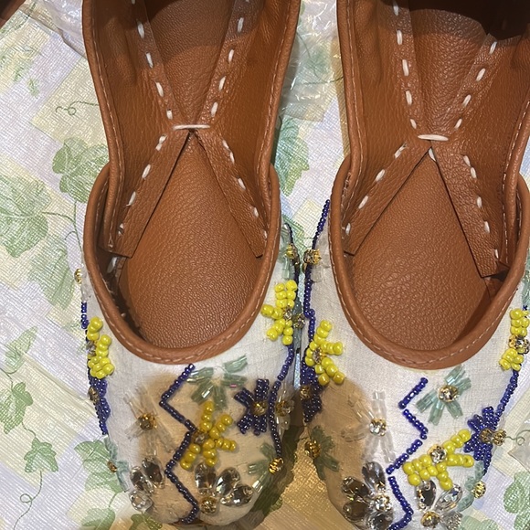 Handmade khussa, embroidered, no glued work. - Picture 3 of 4